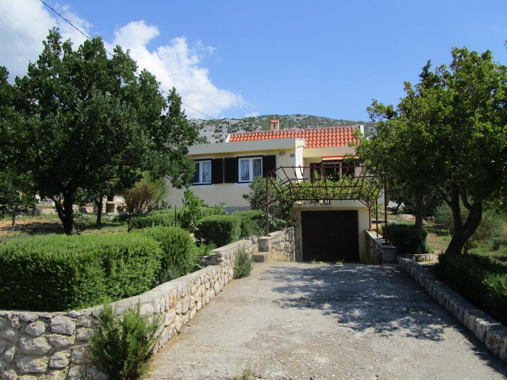 Beachfront House Nada - Happy Rentals Karlobag Camera foto